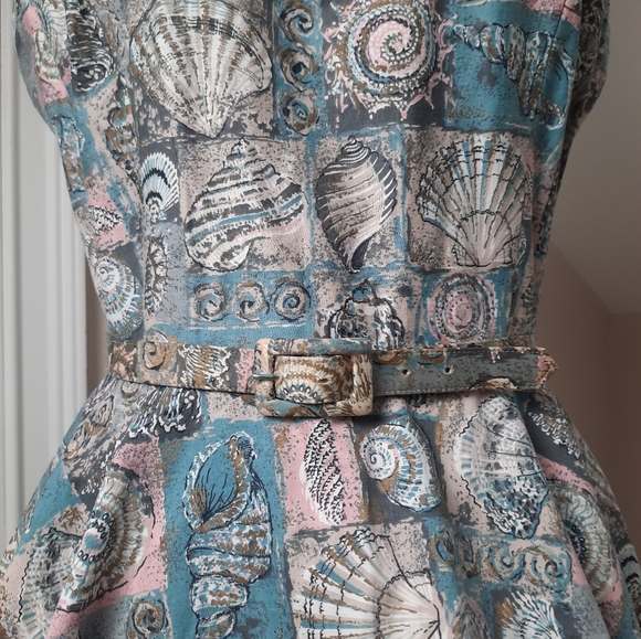 Vintage 1950s Sidney Kramer Seashell Dress - Picture 4 of 11